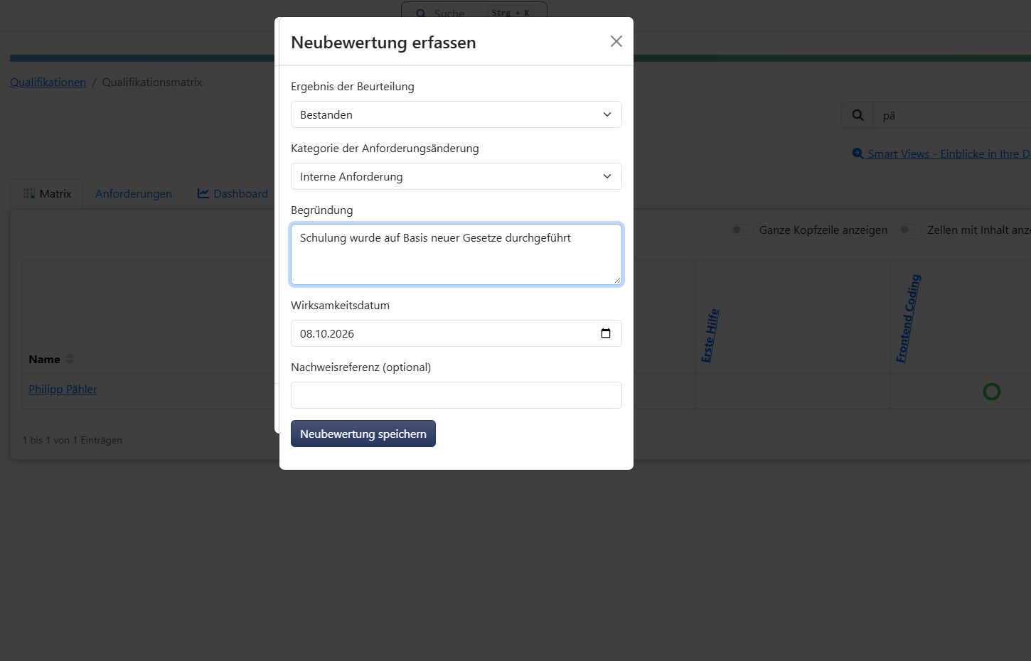 Screenshot: Dialog zur Erfassung der Neubewertung mit Ergebnis, Kategorie, Grund, Datum und optionalem Nachweis.